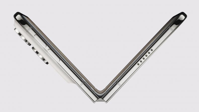 Apple выпустила складной iPhone размером с паспорт