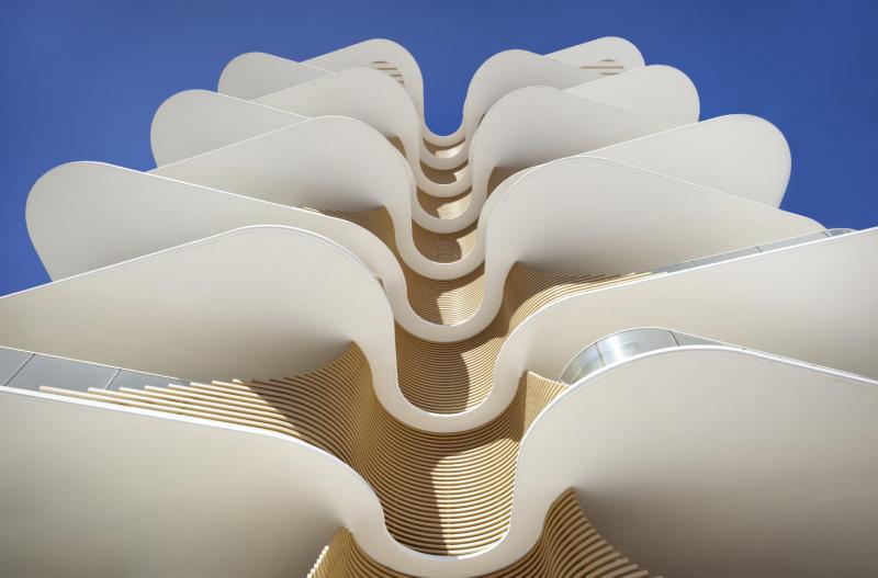 Золотые волны на побережье Австралии: как выглядит последняя башня Koichi Takada Architects