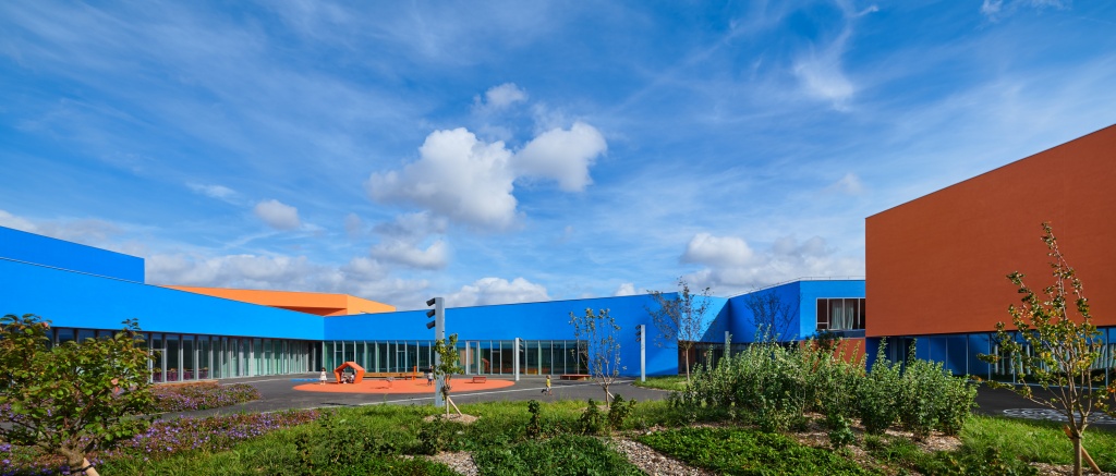 Учебный комплекс в Жив-сюр-Иветт, Франция