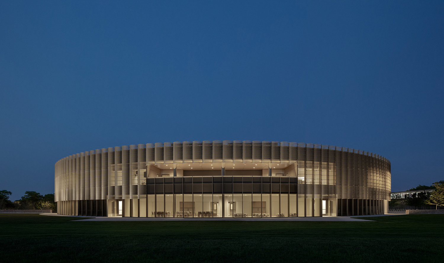 John Ronan Architects спроектировали круглое кирпичное здание для штаб-квартиры Chicago Park District