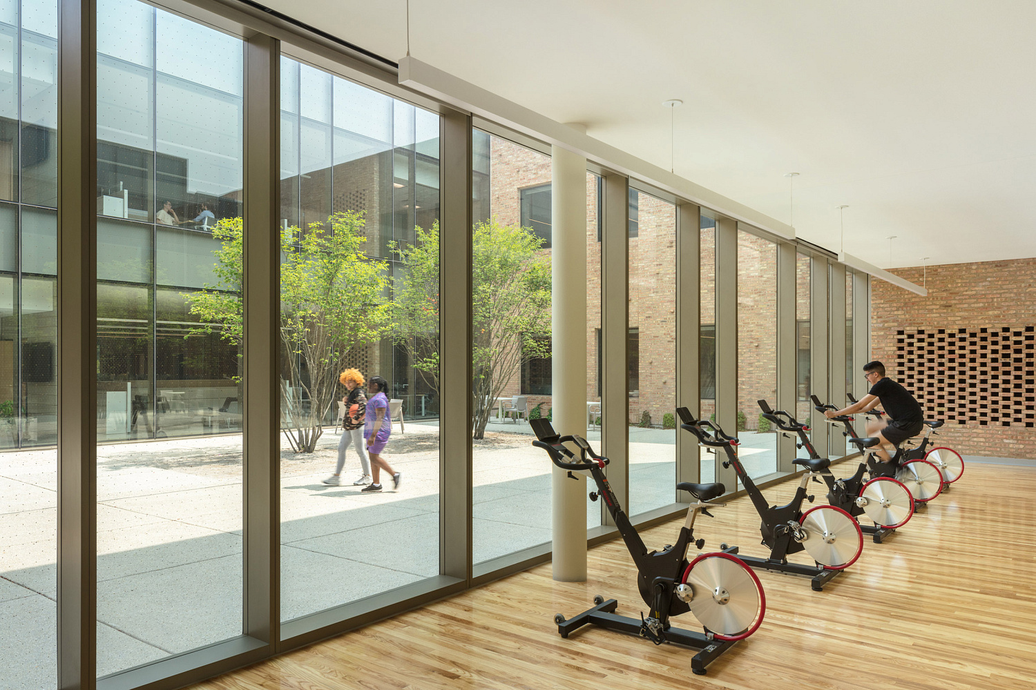 John Ronan Architects спроектировали круглое кирпичное здание для штаб-квартиры Chicago Park District